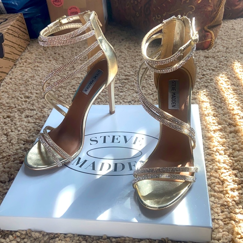 Size 7 Steve Madden gold multi heels